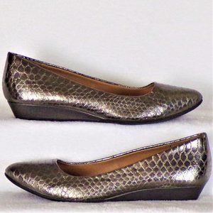 Ballet flats size 7.5M gold low wedge-heel